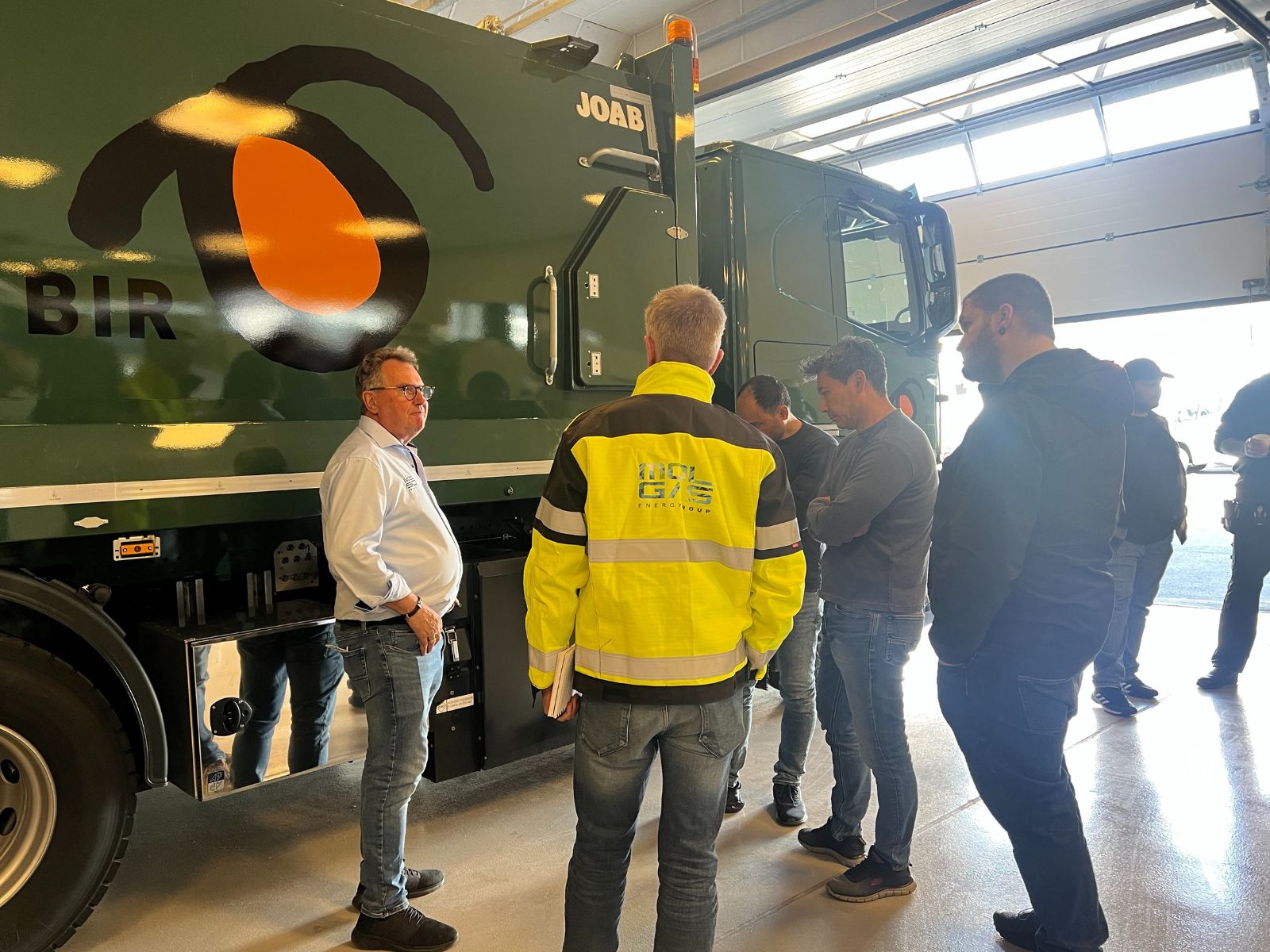 Overlevering av Iveco gassbiler til BIR. kurs